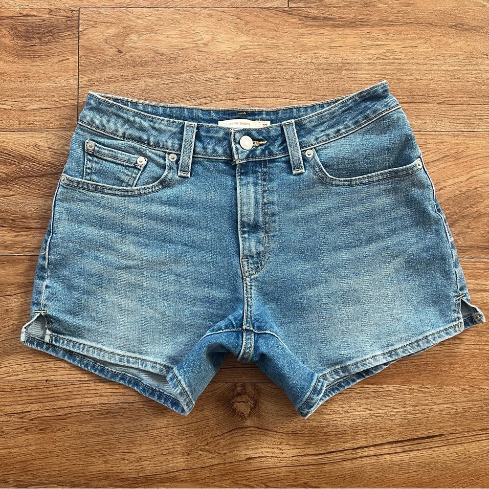 Levi's Women's A-Line Denim Shorts Size 27